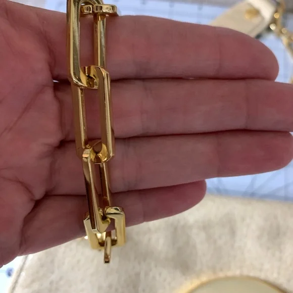 NWOT Tory Burch Beige Shoulder Bag with Gold Chain - Picture 6 of 12